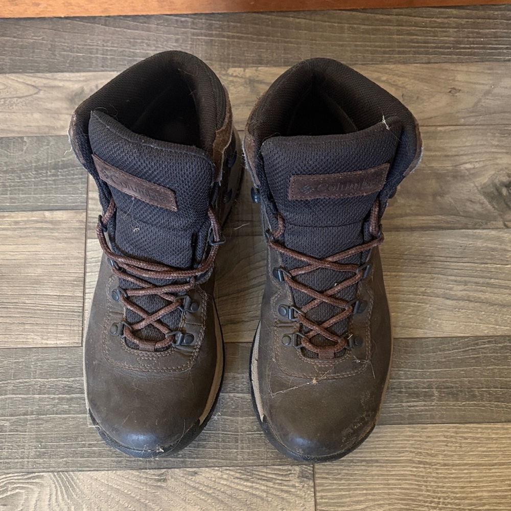 Columbia women’s  Dark Brown Outdoor Boots
